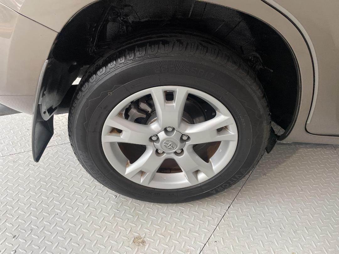 Photo '12' of Toyota Rav4