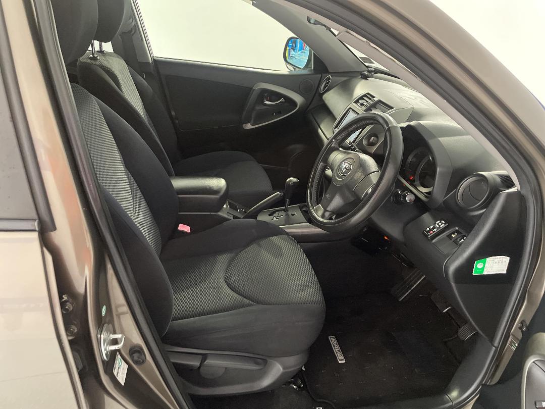 Photo '16' of Toyota Rav4