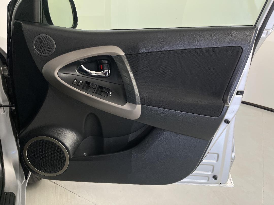 Photo '15' of Toyota Rav4 Photo '15' of Toyota Rav4