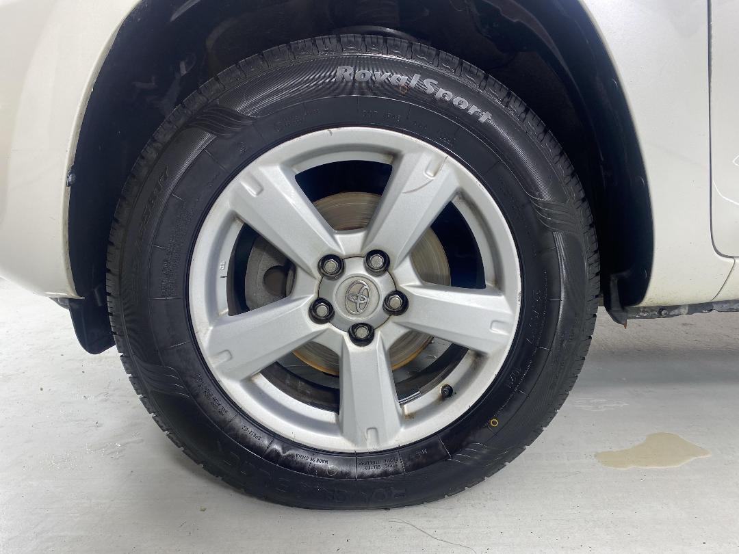 Photo '10' of Toyota Rav4