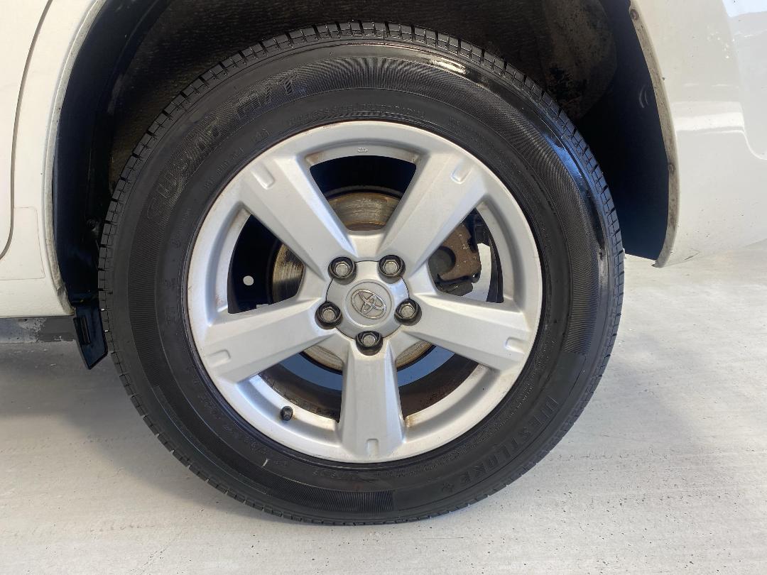 Photo '11' of Toyota Rav4