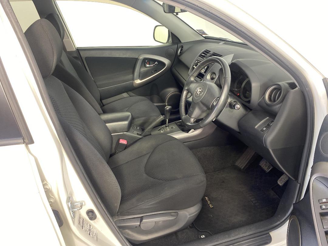 Photo '16' of Toyota Rav4