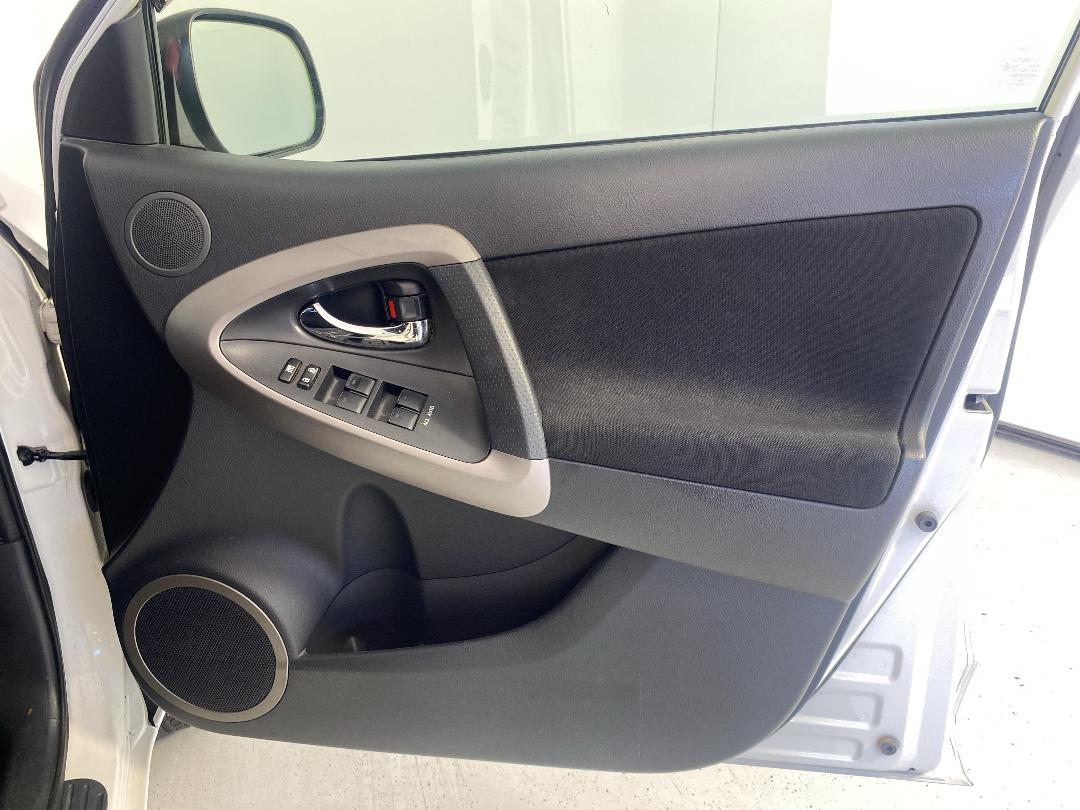 Photo '15' of Toyota Rav4