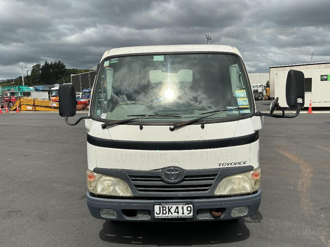 Photo '10' of Toyota Toyoace Bottle Body