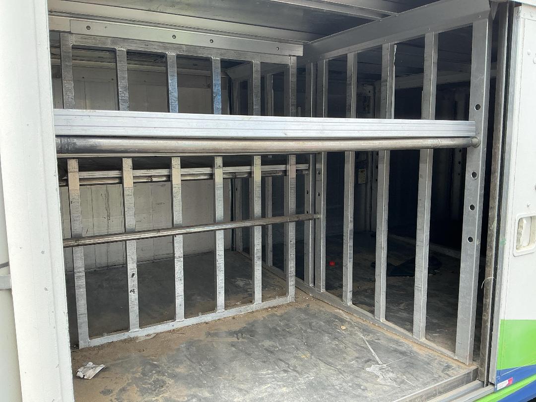 Photo '19' of Toyota Toyoace Bottle Body