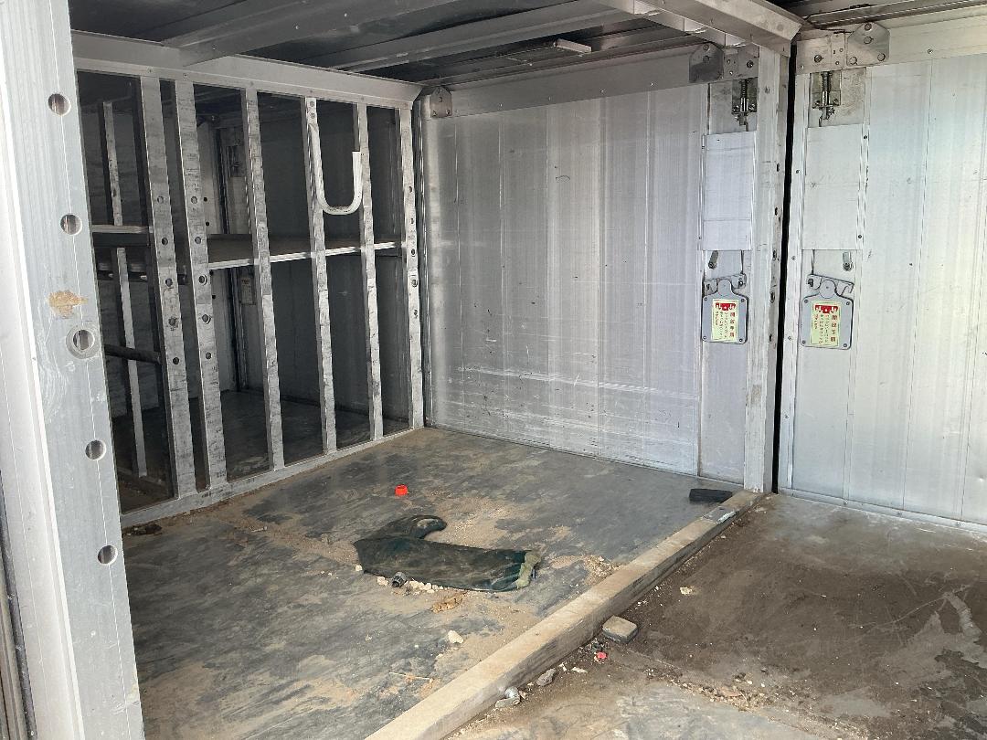 Photo '21' of Toyota Toyoace Bottle Body