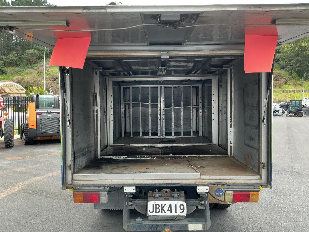 Photo '24' of Toyota Toyoace Bottle Body