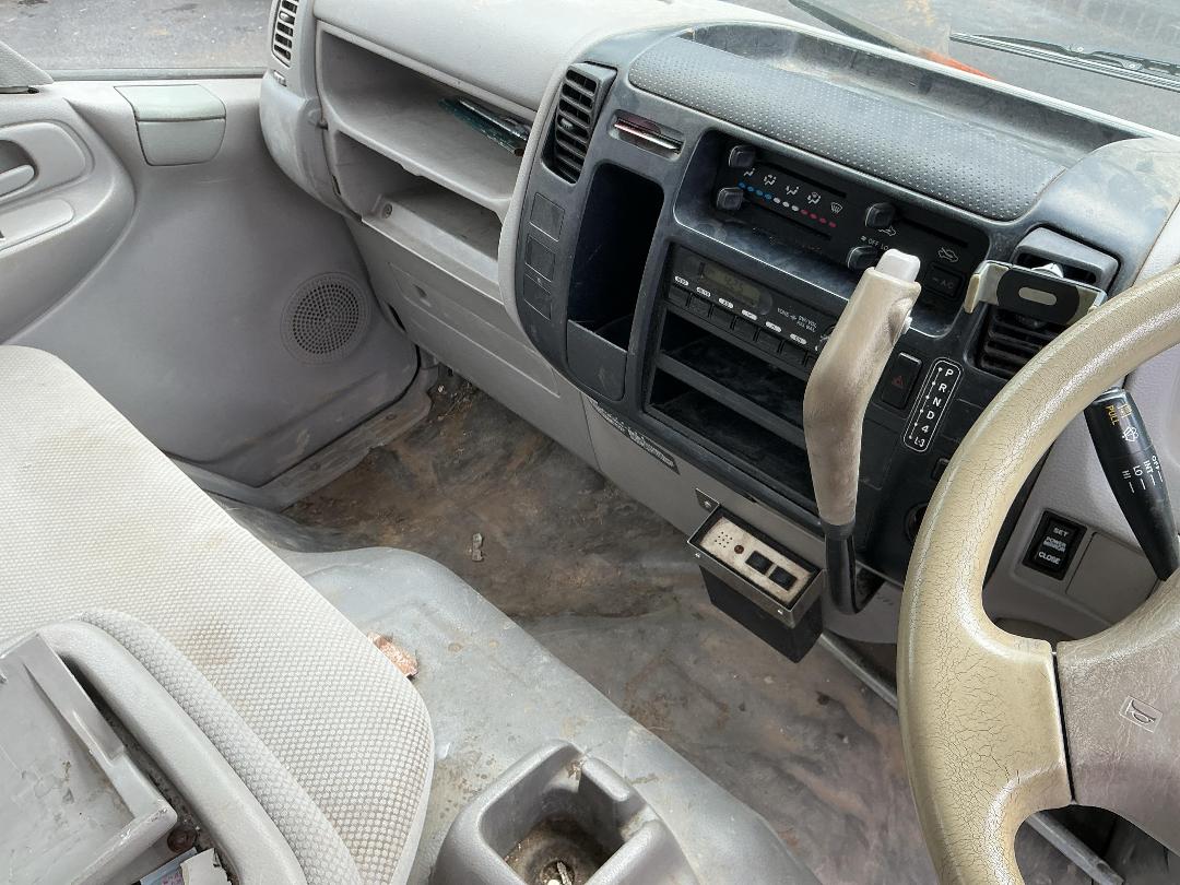 Photo '33' of Toyota Toyoace Bottle Body