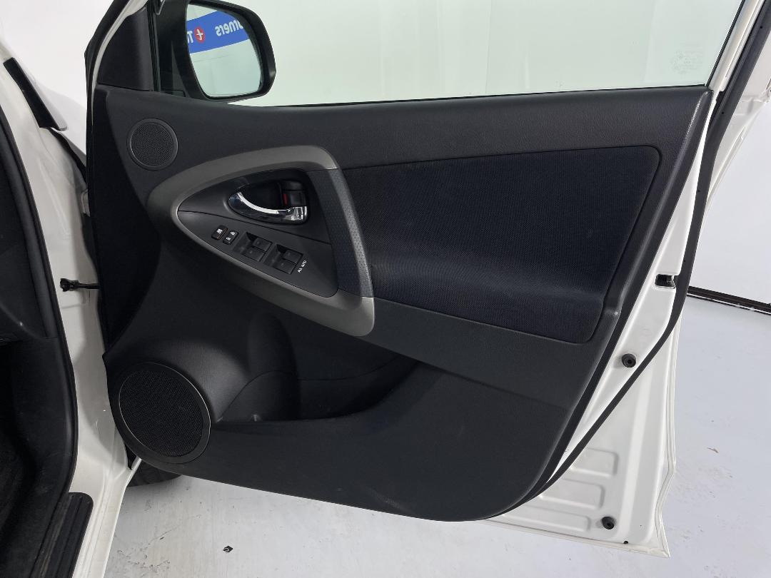 Photo '15' of Toyota Vanguard