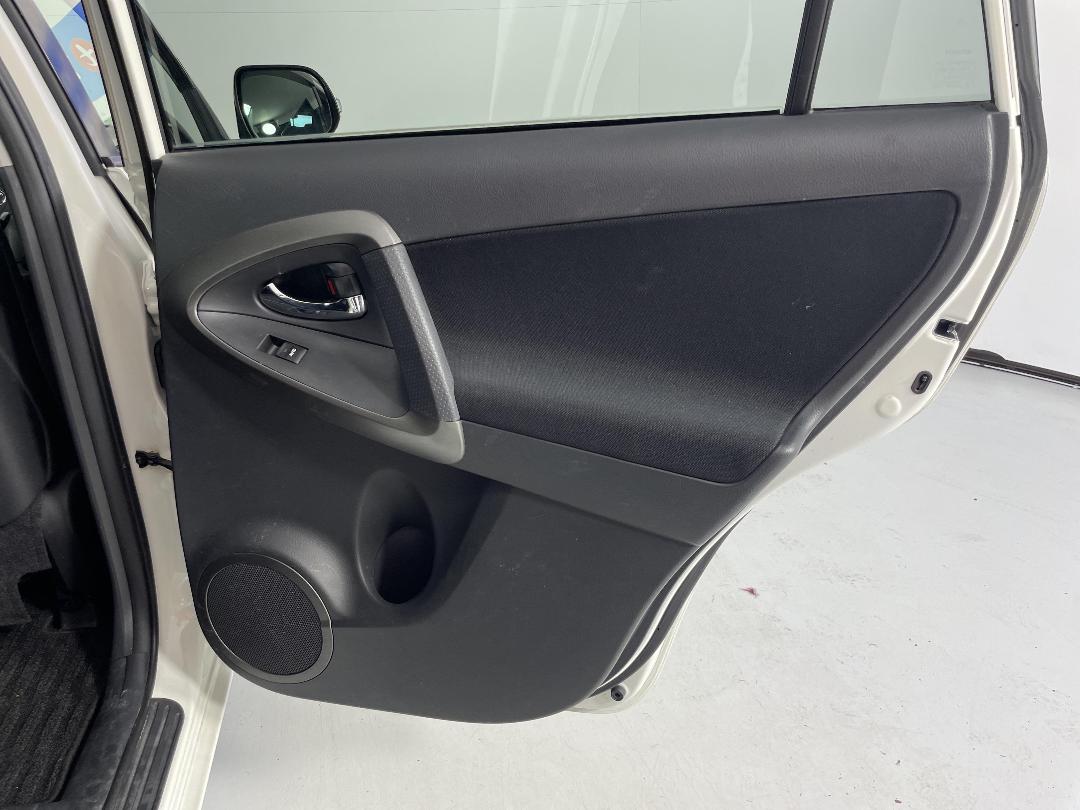 Photo '19' of Toyota Vanguard