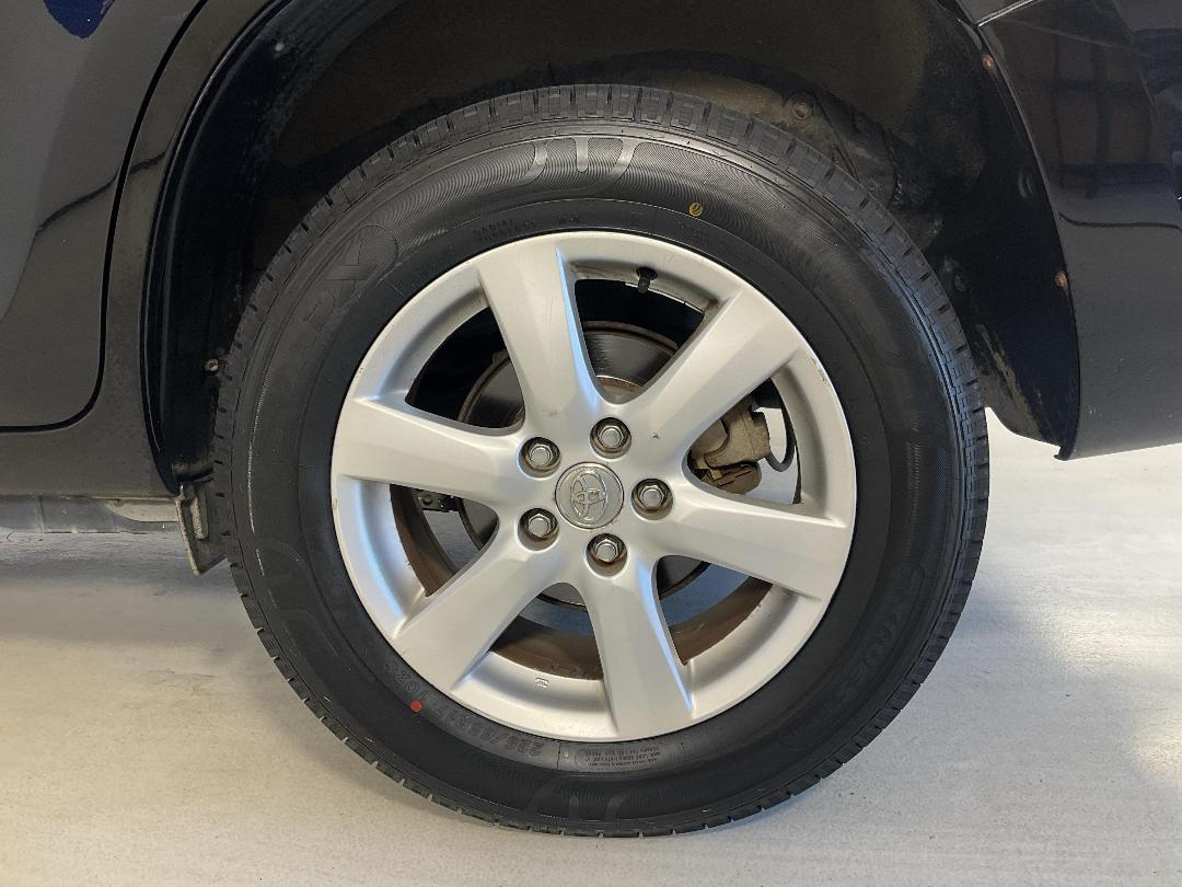 Photo '11' of Toyota Vanguard