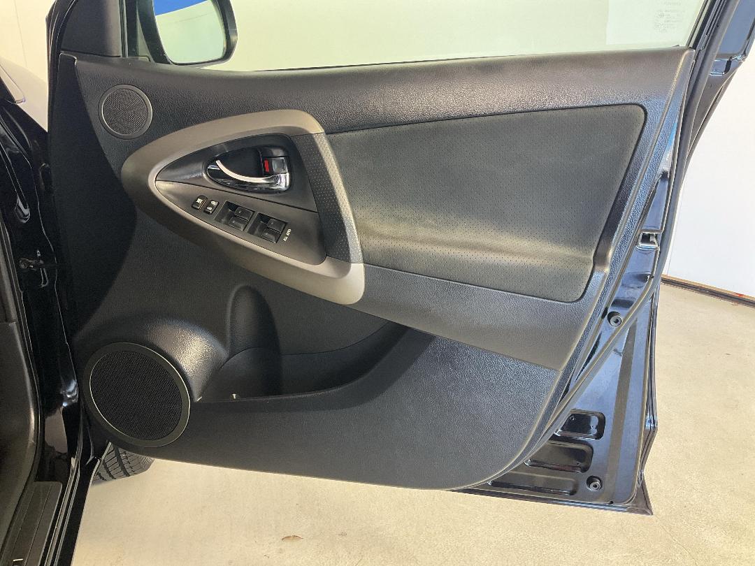 Photo '15' of Toyota Vanguard