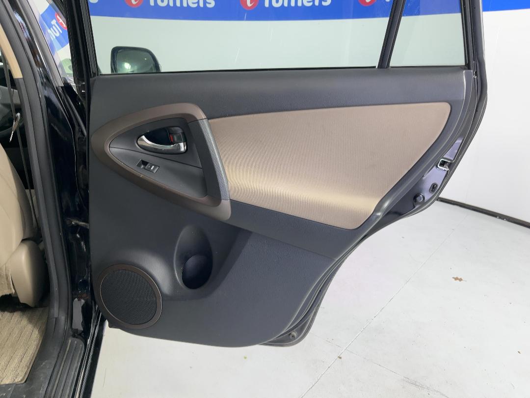 Photo '19' of Toyota Vanguard