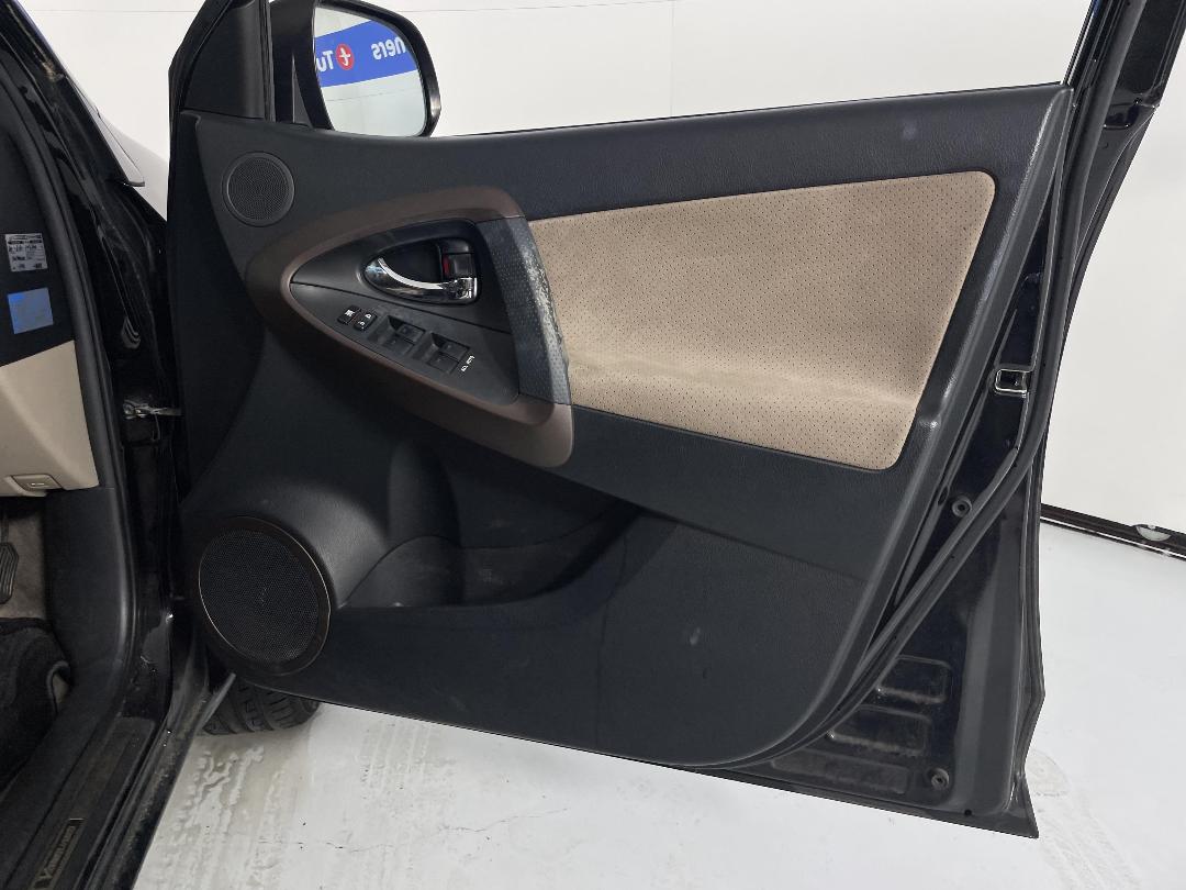 Photo '13' of Toyota Vanguard