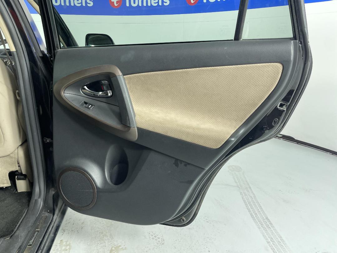 Photo '17' of Toyota Vanguard