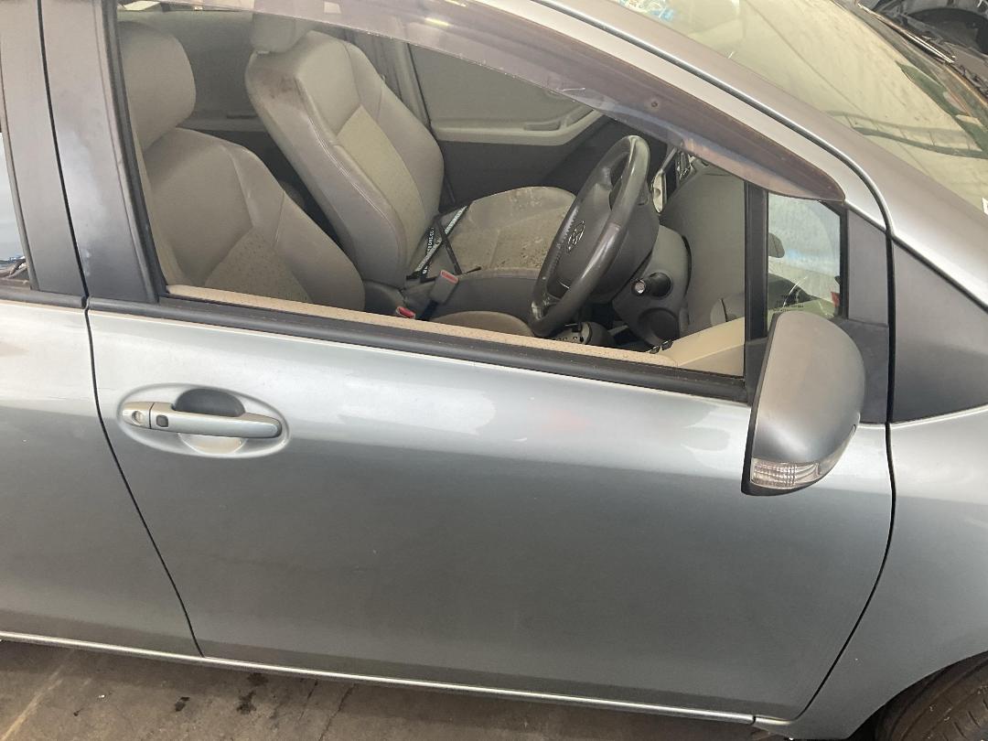 Photo '6' of Toyota Vitz