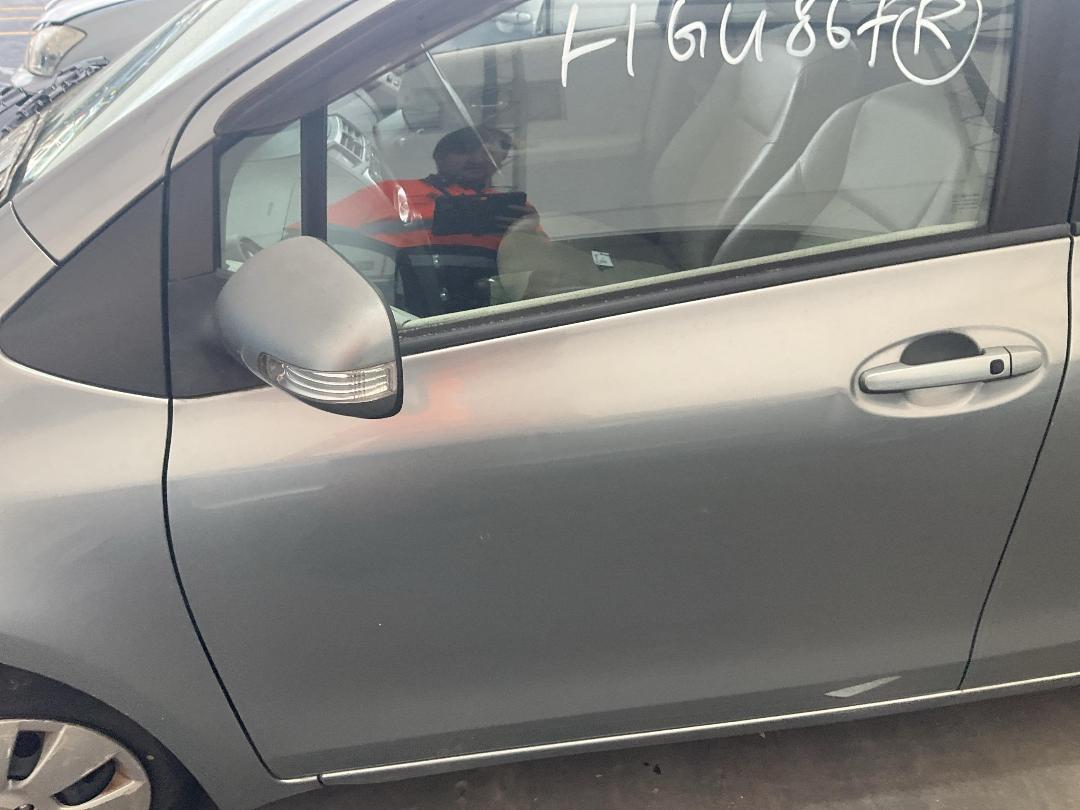 Photo '11' of Toyota Vitz