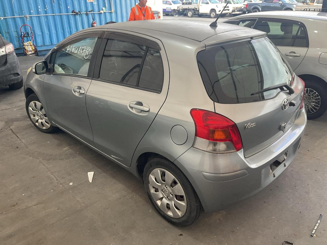 Photo '4' of Toyota Vitz