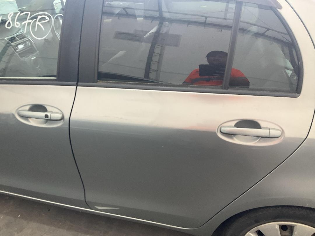 Photo '12' of Toyota Vitz