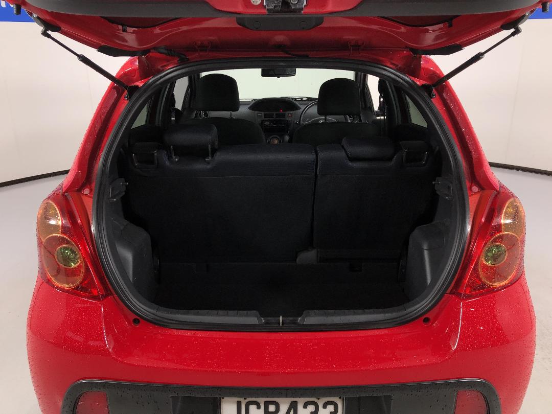 Photo '14' of Toyota Vitz