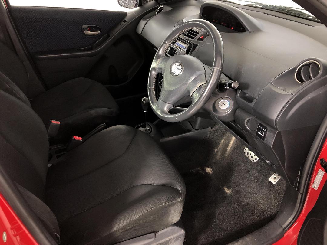 Photo '16' of Toyota Vitz