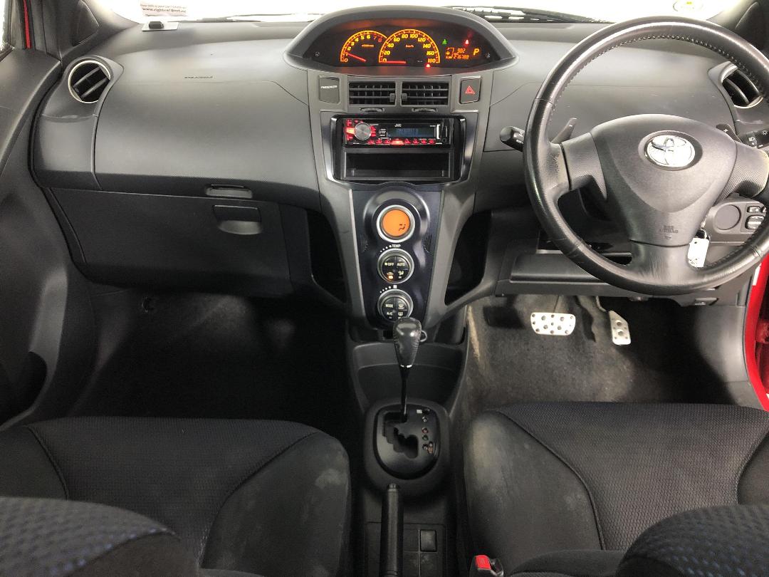 Photo '17' of Toyota Vitz