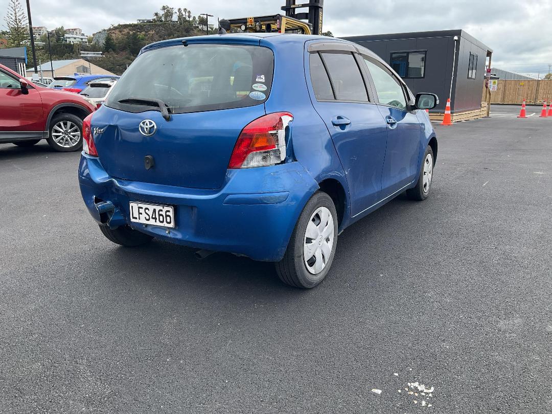 Photo '3' of Toyota Vitz Photo '3' of Toyota Vitz