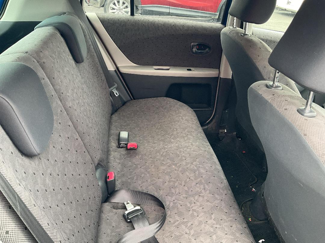 Photo '10' of Toyota Vitz Photo '10' of Toyota Vitz