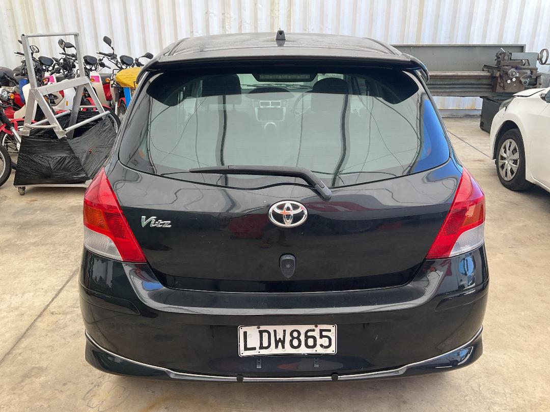 Photo '4' of Toyota Vitz Photo '4' of Toyota Vitz