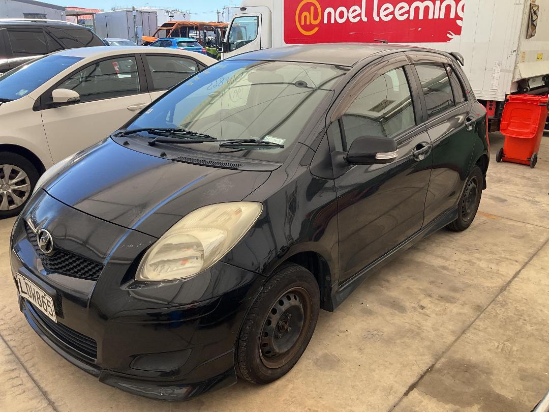 Photo '2' of Toyota Vitz Photo '2' of Toyota Vitz