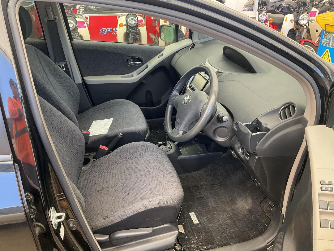 Photo '9' of Toyota Vitz Photo '9' of Toyota Vitz