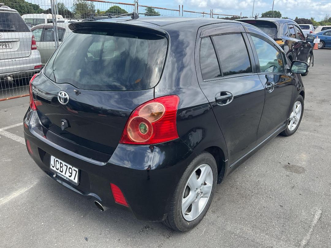 Photo '4' of Toyota Vitz