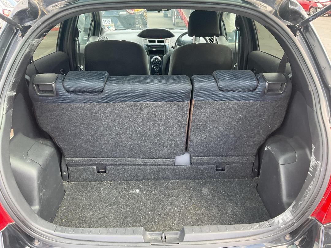 Photo '6' of Toyota Vitz