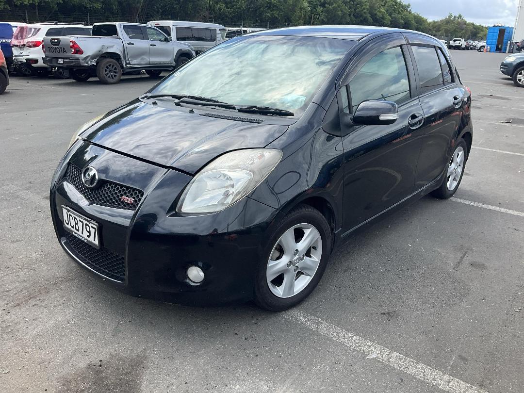 Photo '2' of Toyota Vitz