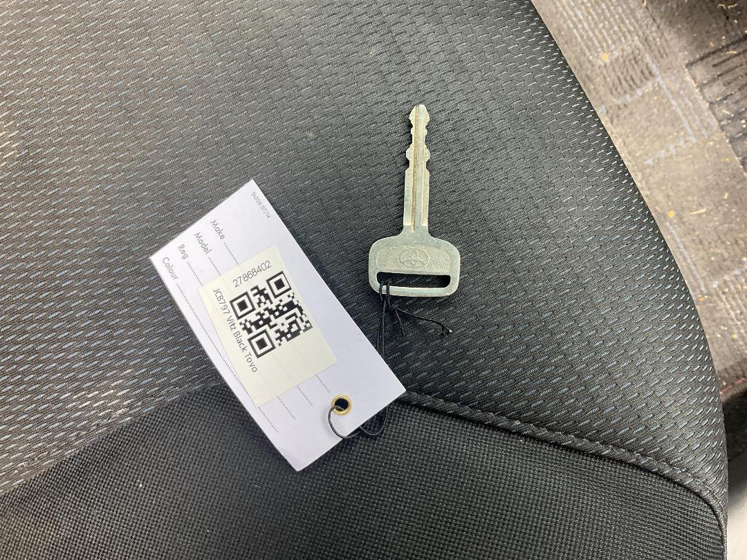 Photo '15' of Toyota Vitz