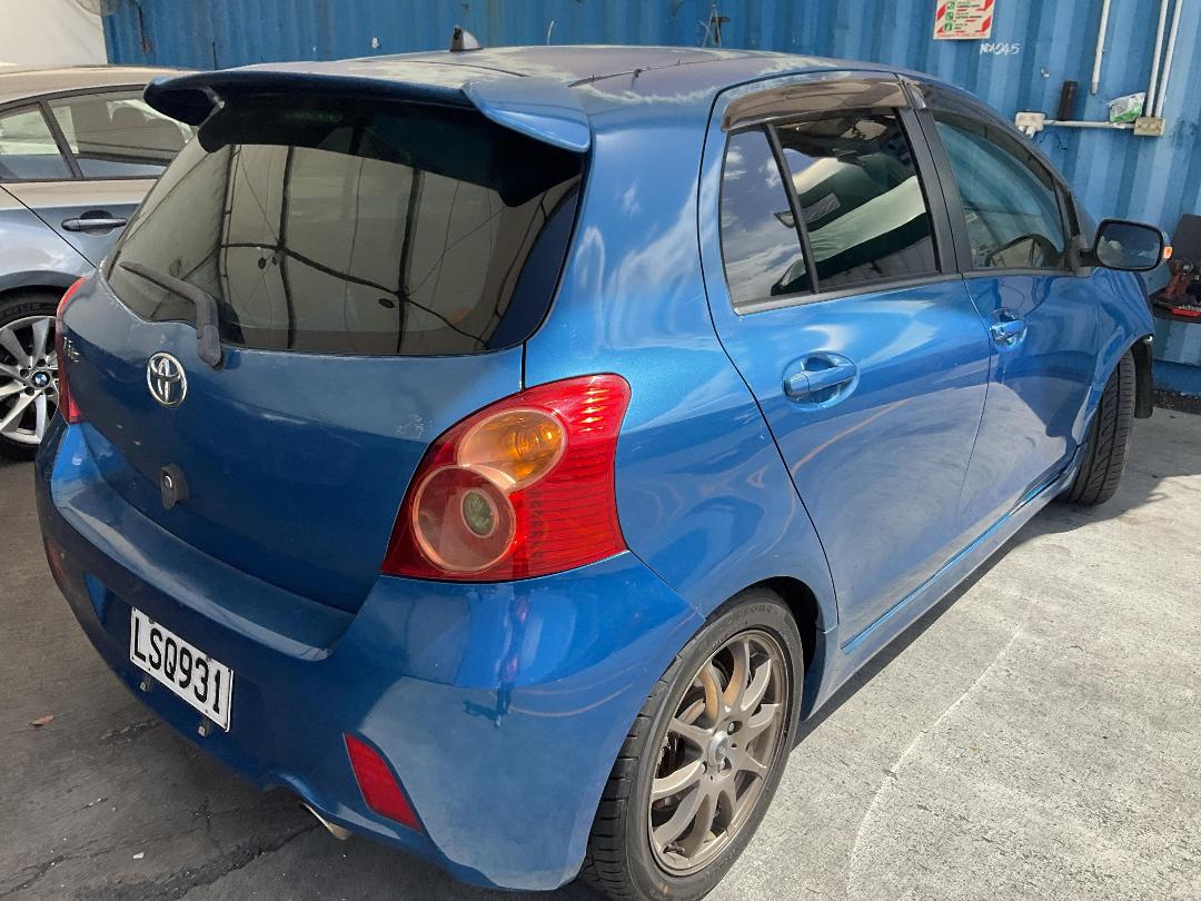 Photo '6' of Toyota Vitz