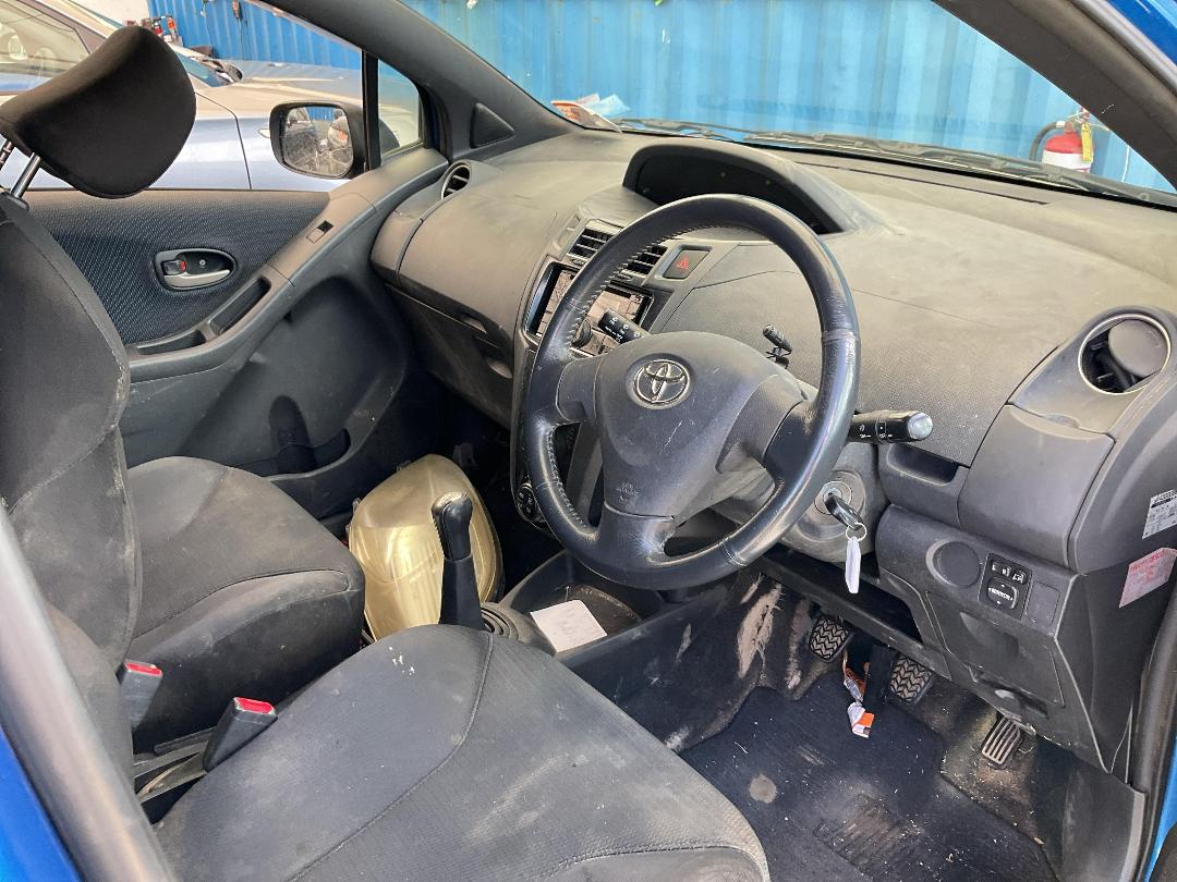 Photo '8' of Toyota Vitz