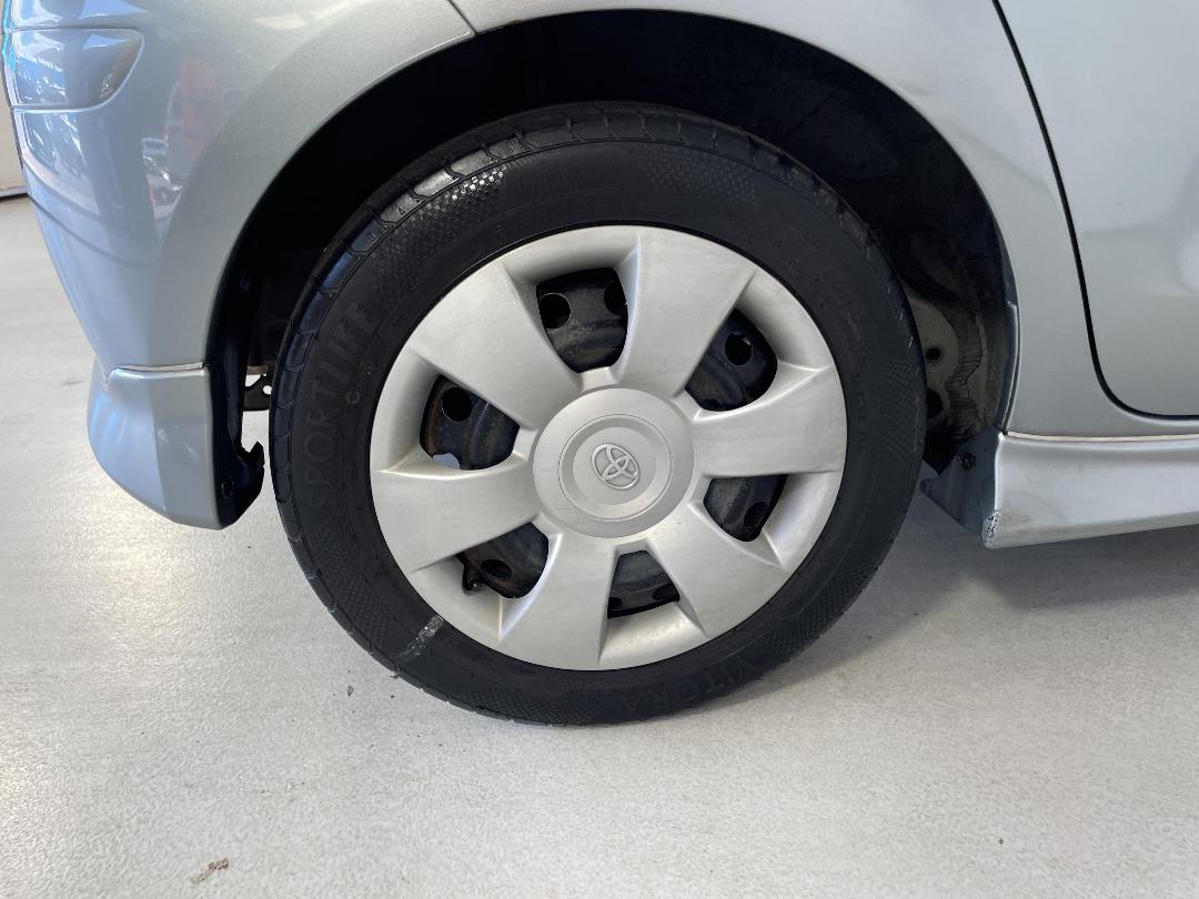 Photo '12' of Toyota Vitz