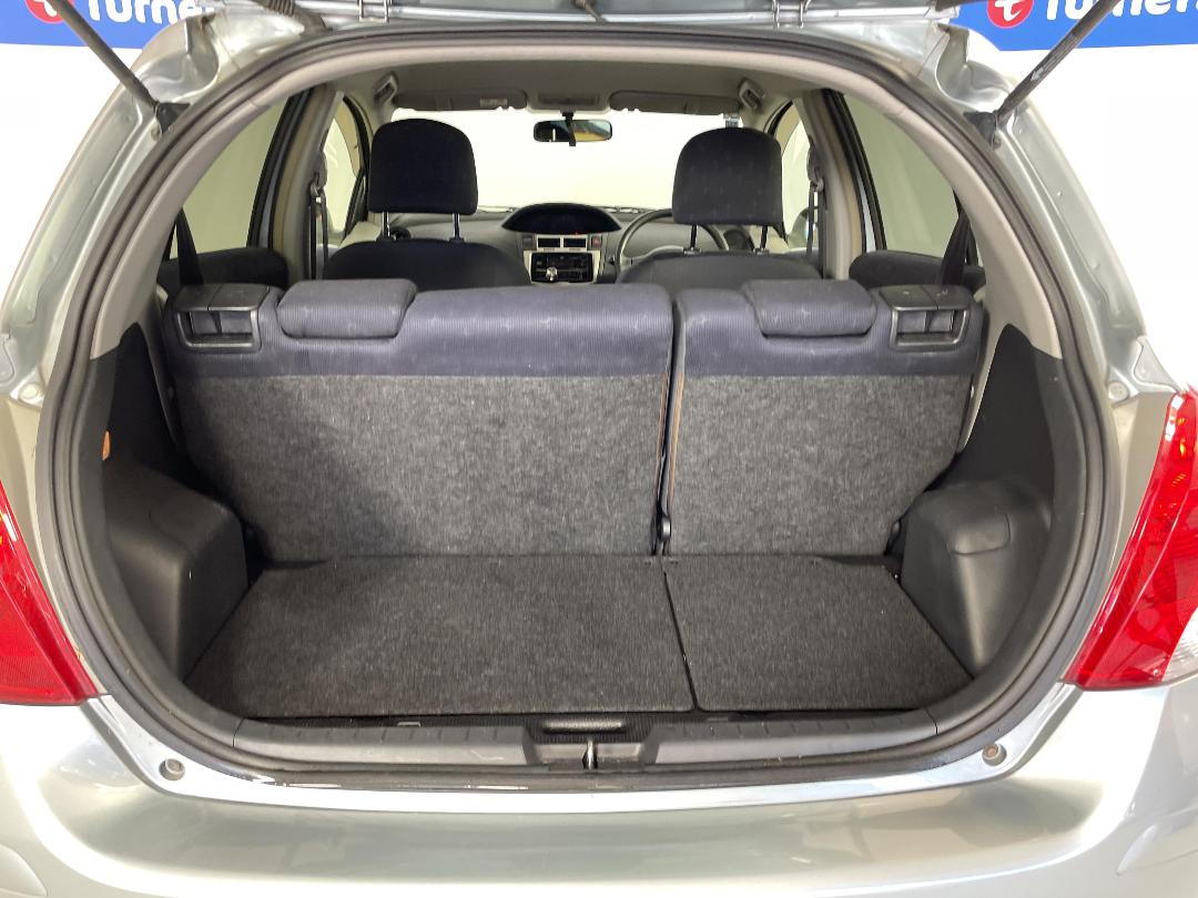 Photo '14' of Toyota Vitz