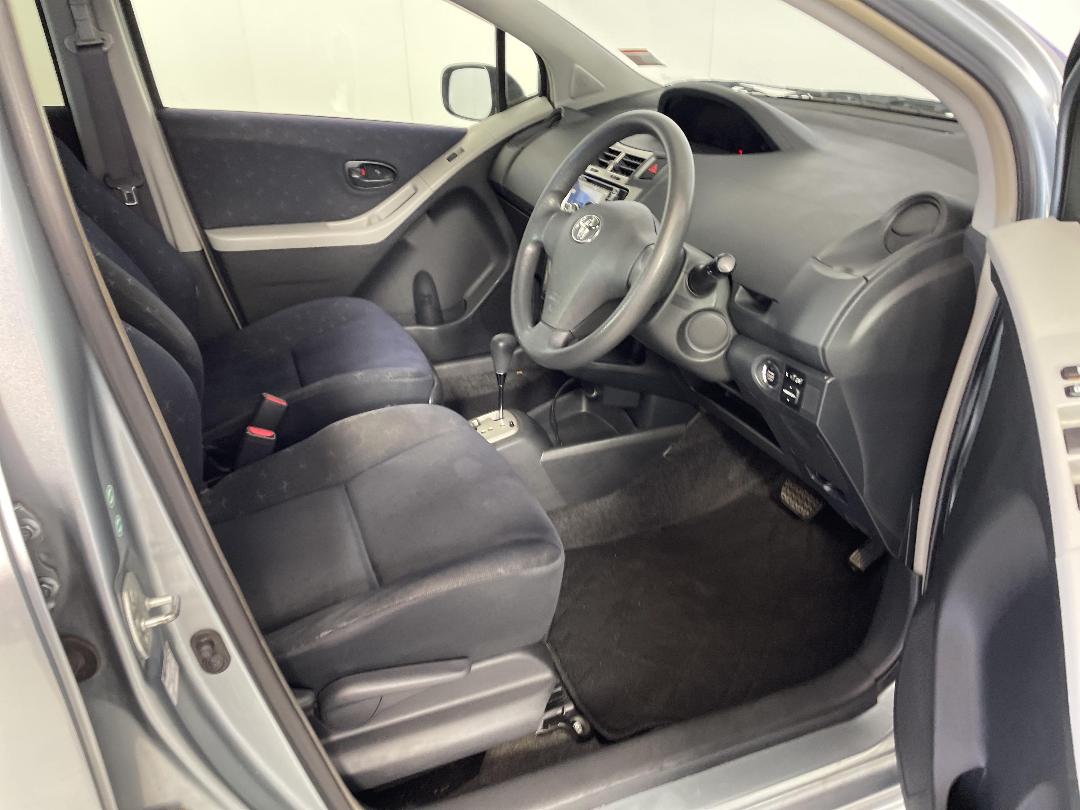 Photo '16' of Toyota Vitz