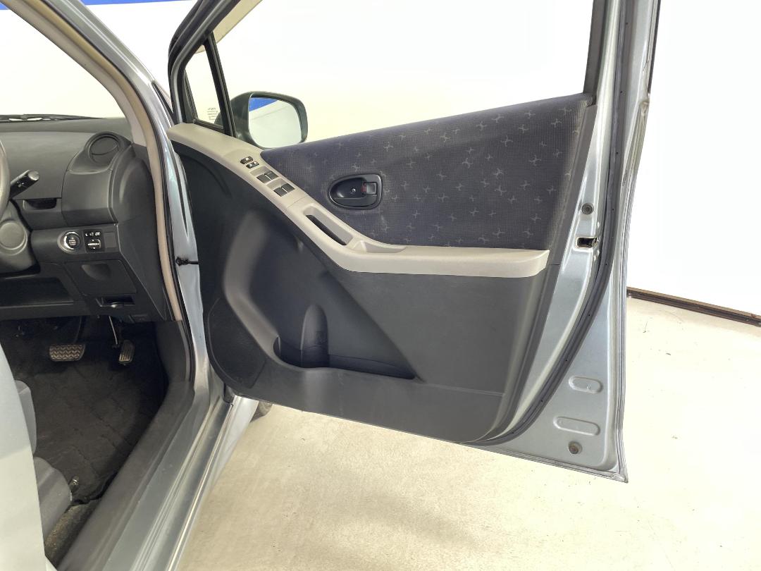 Photo '15' of Toyota Vitz