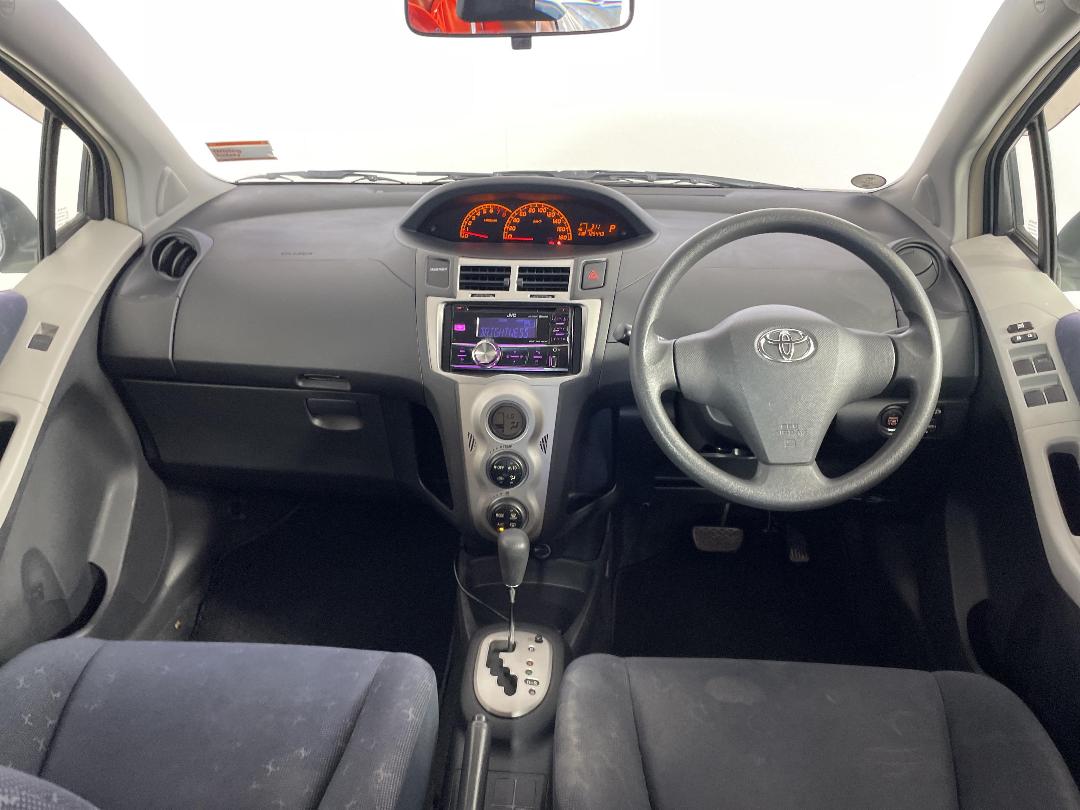 Photo '17' of Toyota Vitz