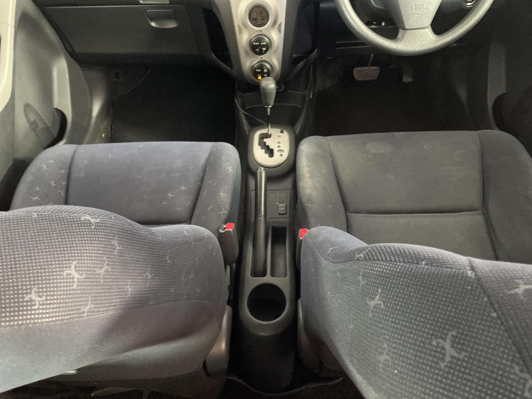 Photo '18' of Toyota Vitz