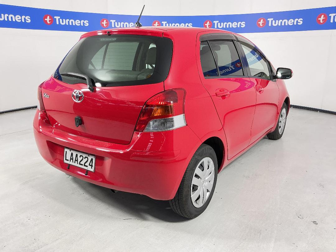 Photo '6' of Toyota Vitz