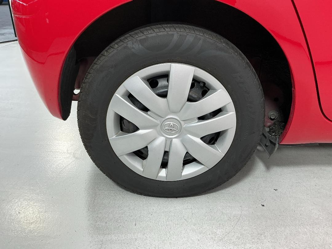 Photo '10' of Toyota Vitz