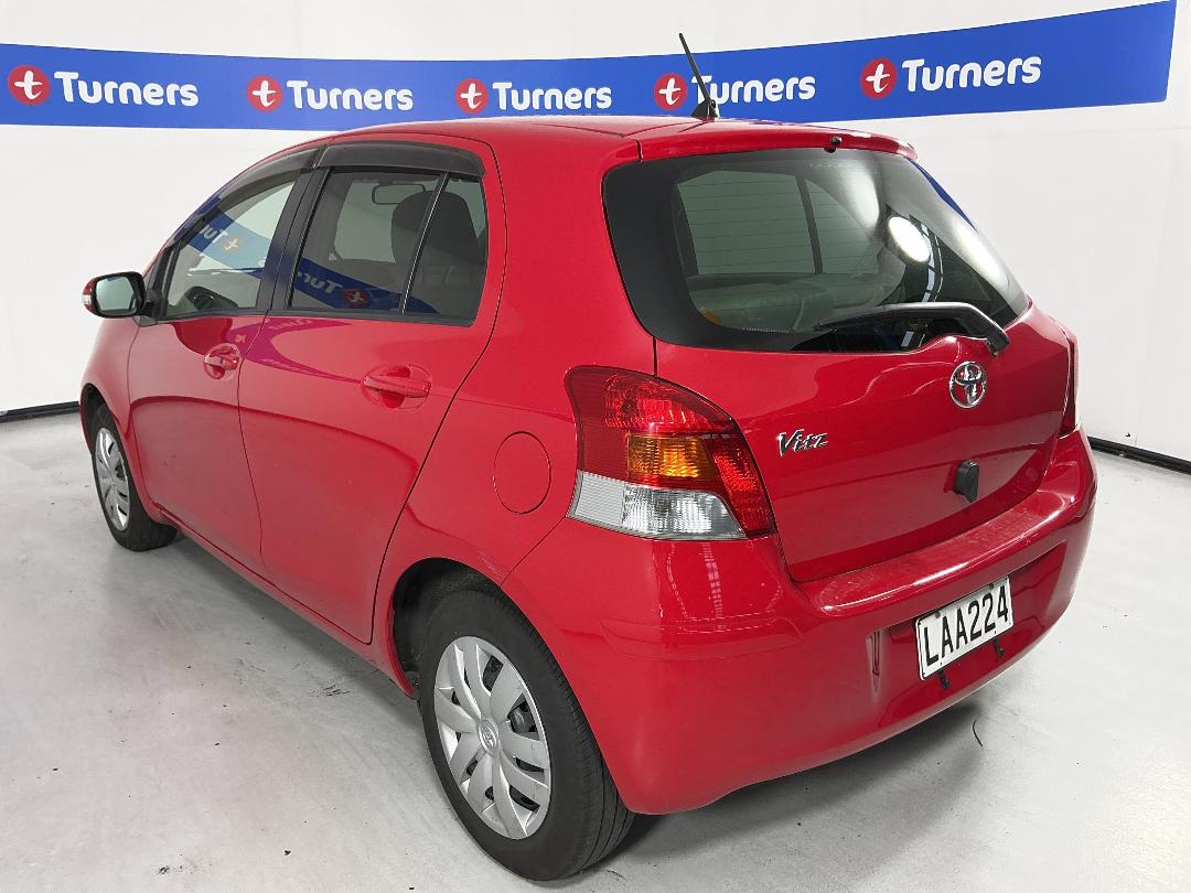 Photo '4' of Toyota Vitz