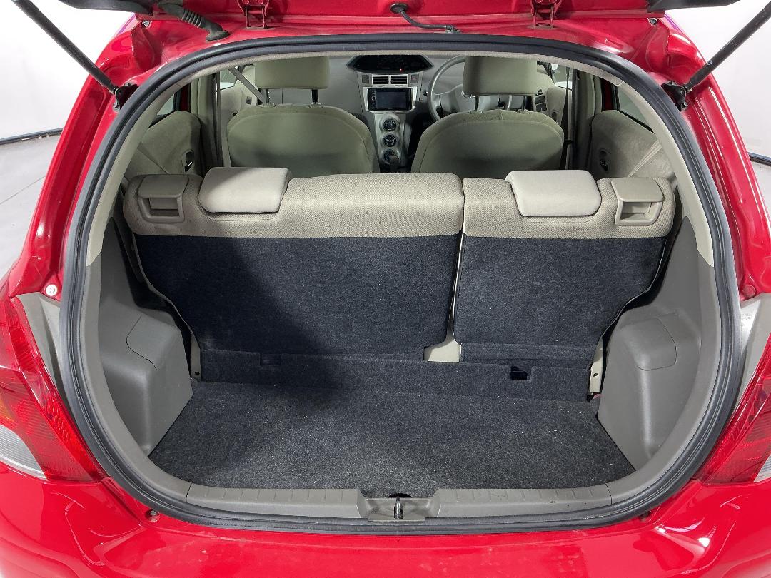 Photo '12' of Toyota Vitz