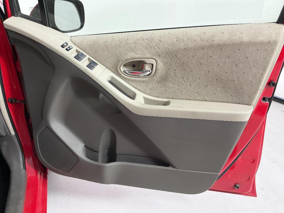 Photo '13' of Toyota Vitz