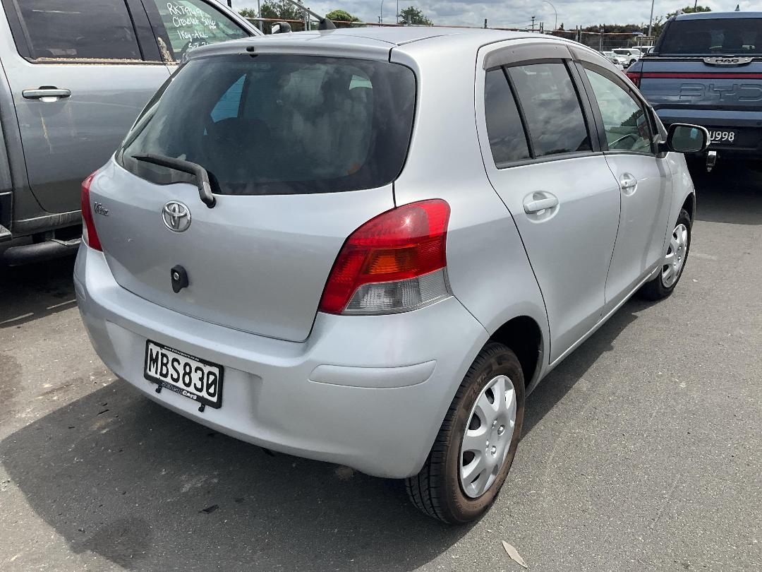 Photo '4' of Toyota Vitz