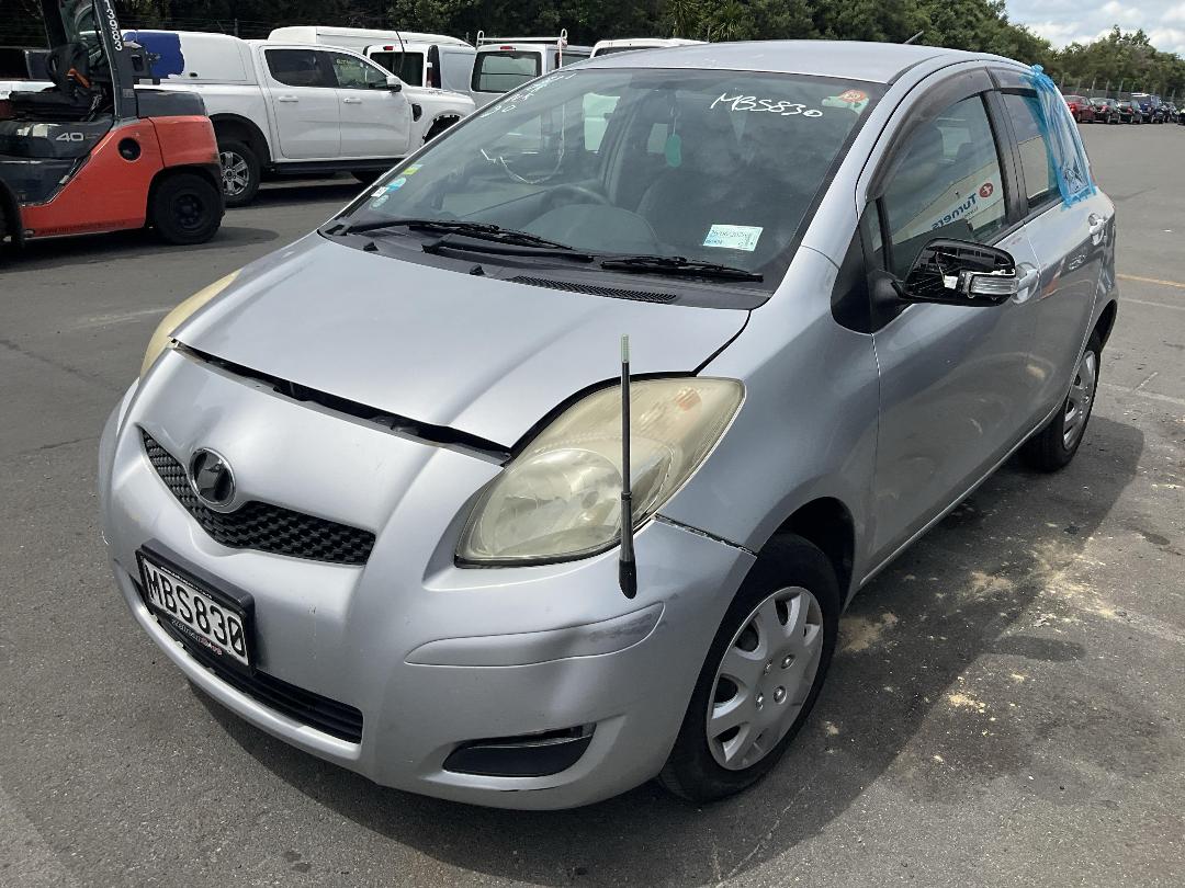 Photo '2' of Toyota Vitz